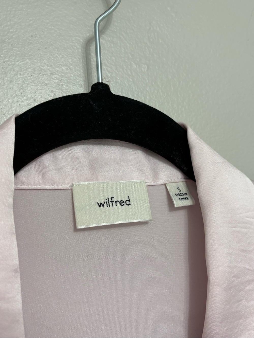 NEW Aritzia Wilfred Tie Front Satin Blouse in Mochi Pink - Size S - Picture 4 of 9